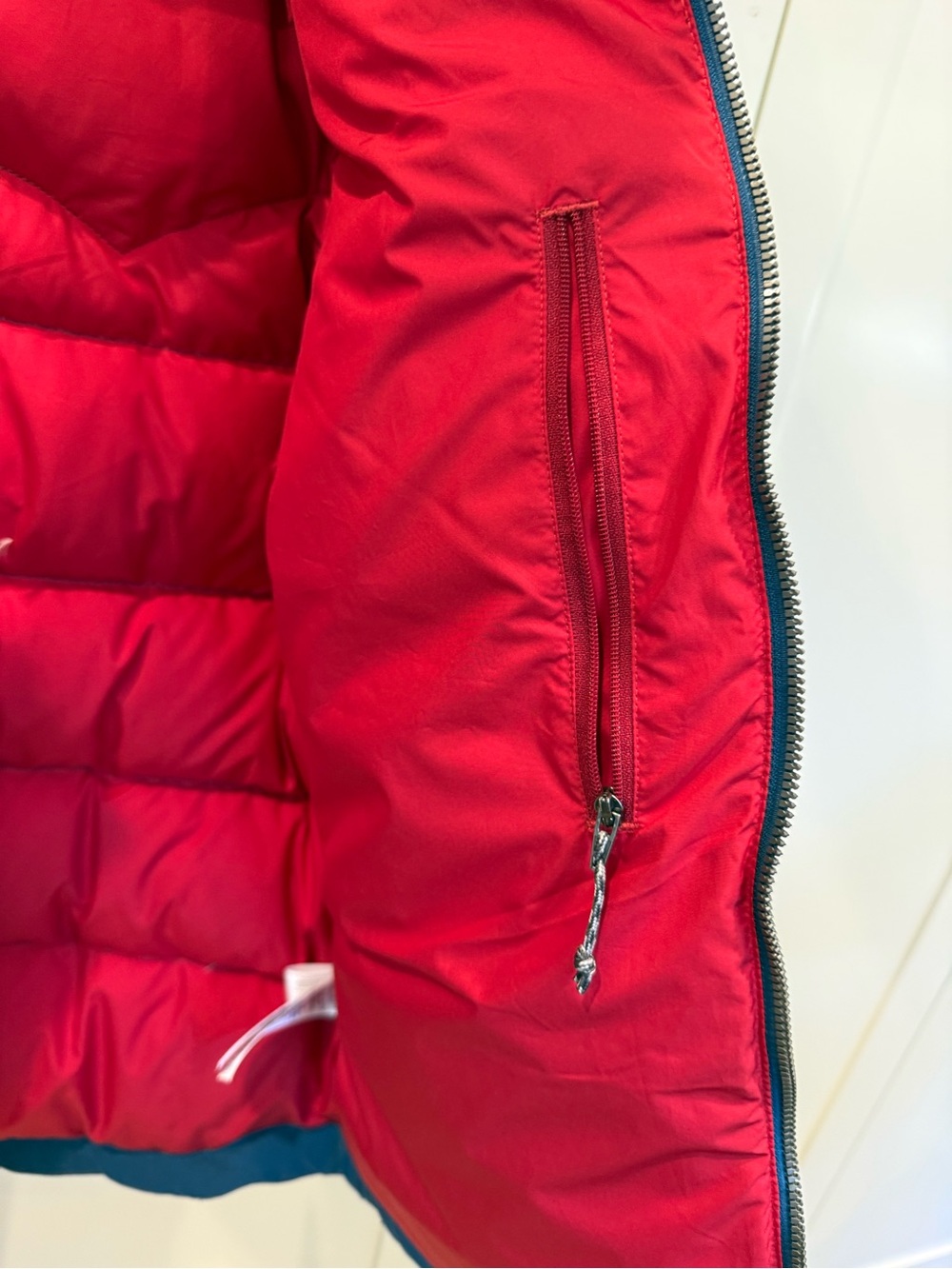 Women’s Patagonia Puffer Jacket - Picture 3 of 6